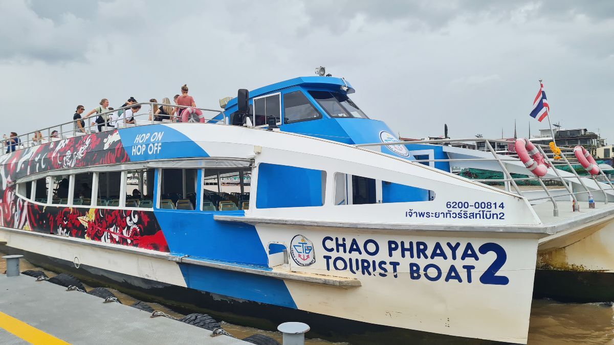 Chao Phraya Tourist Boat in Bangkok aka the hoho boat