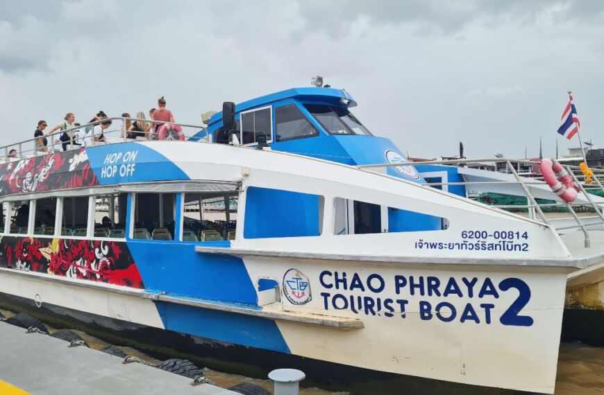 Chao Phraya Tourist Boat in Bangkok aka the hoho boat