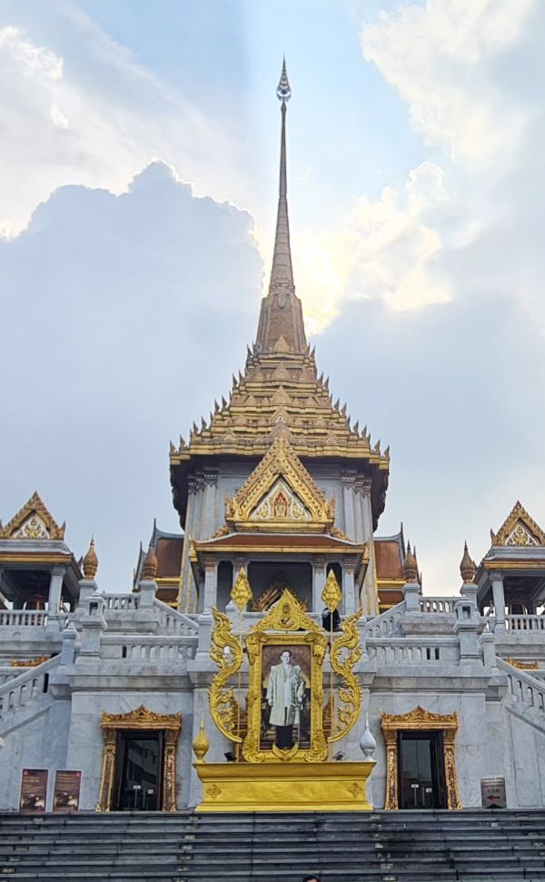 Wat Traimit in Chinatown Home of the golden buddha