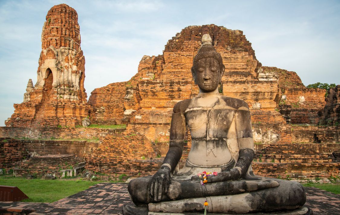 The Tempe Ruins of the Wat Mahathat in the City Ayutthaya
