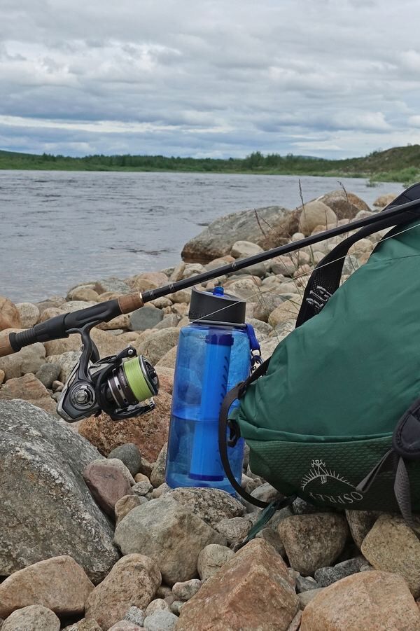 Reusable water bottle with filter