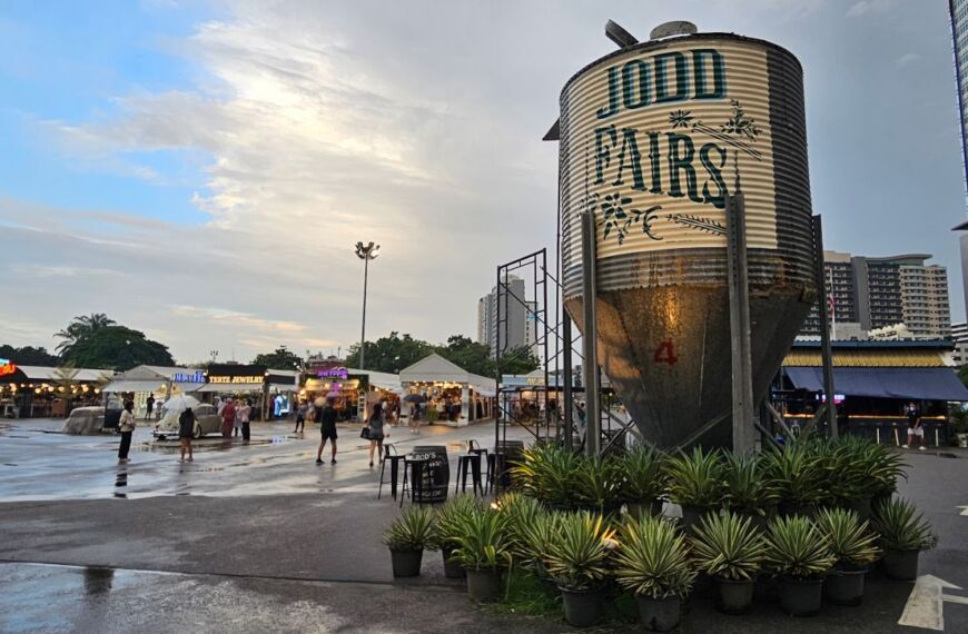 Jodds Fair night market in Bangkok