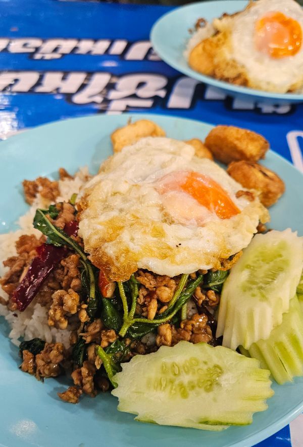 Pad Krapow is the best street food in Bangkok loved by locals 