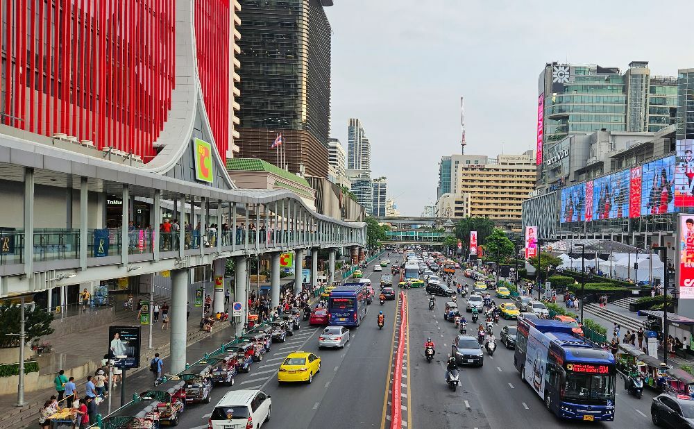 The skywalk runs from CentralWorld to Siam and Chit Lom Station