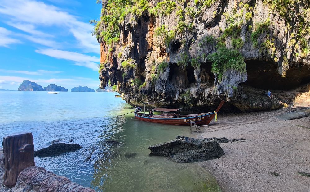 long tail boat at James bond island