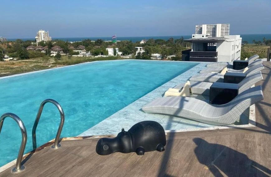 Hua Hin Rooftop pool Whale Hotel