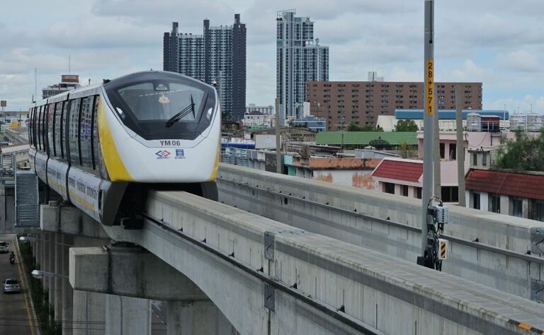 Bangkok MRT Yellow Line train