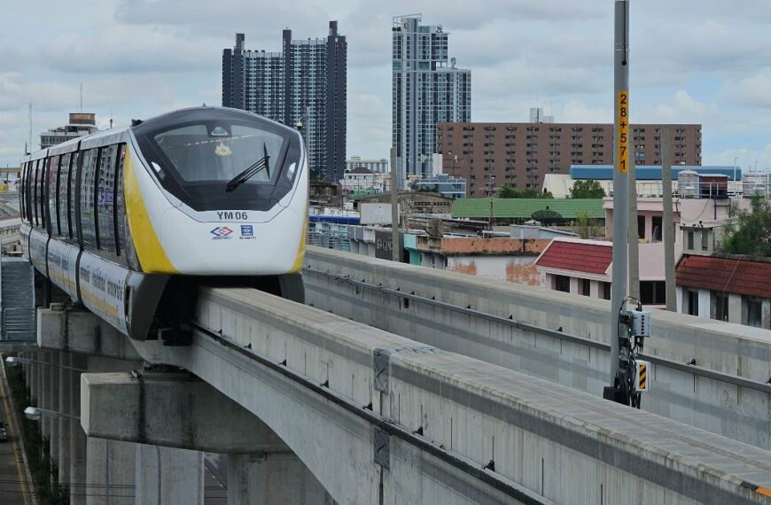 Bangkok MRT Yellow Line train