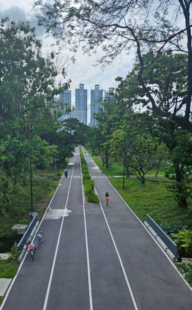 Benjakitti separated cycling and walking tracks