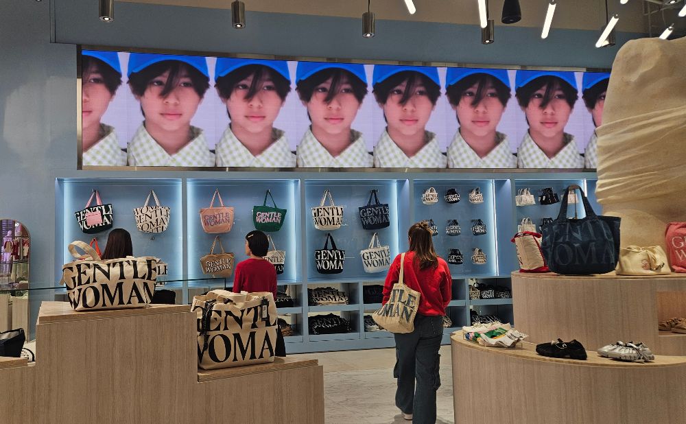 Gentle Woman bags in Central Park Mall