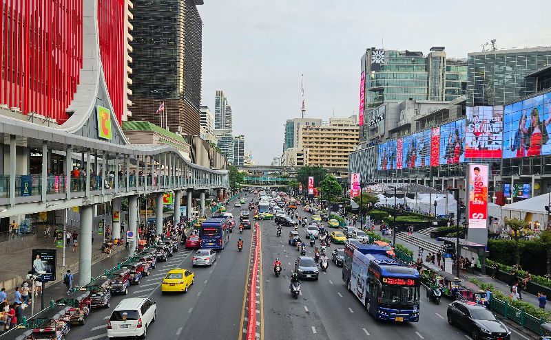 Ratchathewi is home to Central World, Big C and Platinum Mall