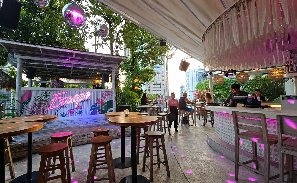 Escape Rooftop Bar EmQuartier Bangkok