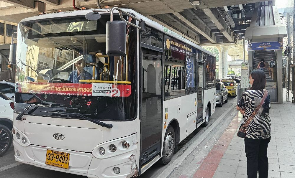 Bus shuttle floating market