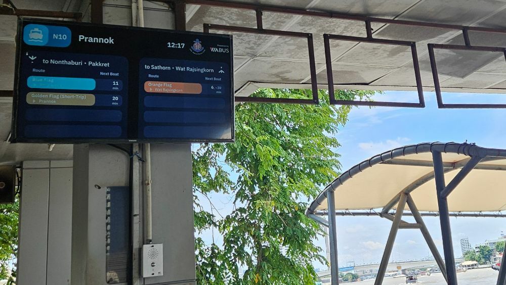 an indicator board at Prannok Pier Chao Phraya showing the next services to arrive.