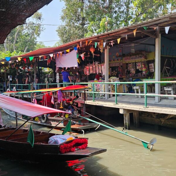 Floating markets in Bangkok