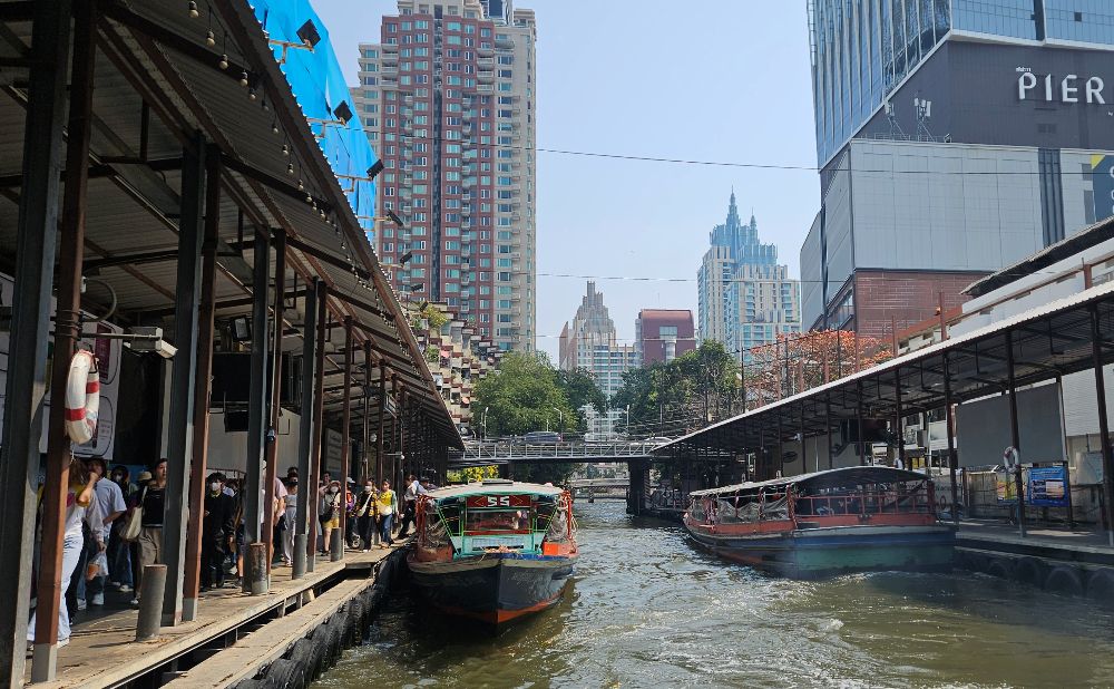 Sean Saep Canal boats at Pratinum Pier