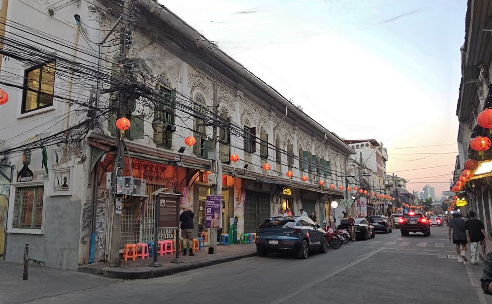Song Wat Road Bangkok at dusk