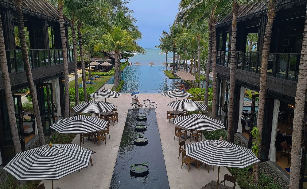 Kimpton Kitalay Foyer looks from the pool to the sea