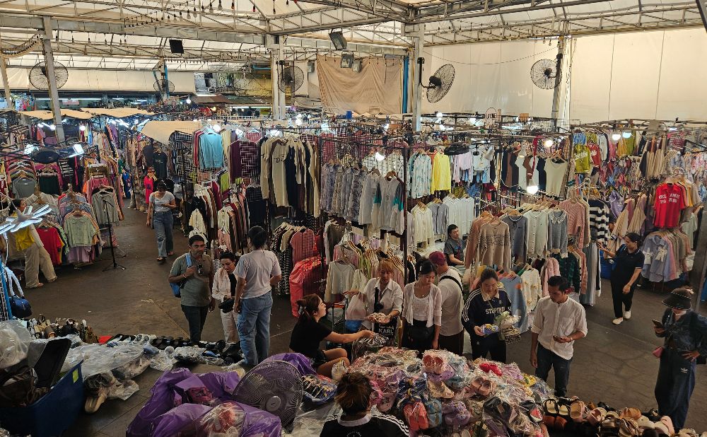 The streets around Pratunam Market are full of clothing bargains