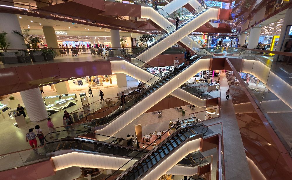 Dusit Central Park Mall escalators