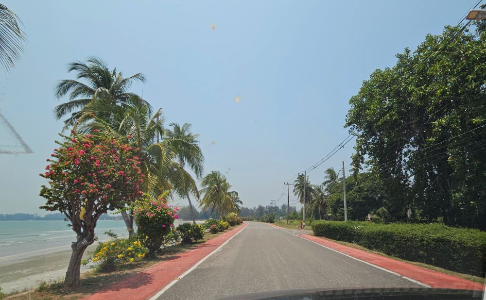 Road south of Hua HIn